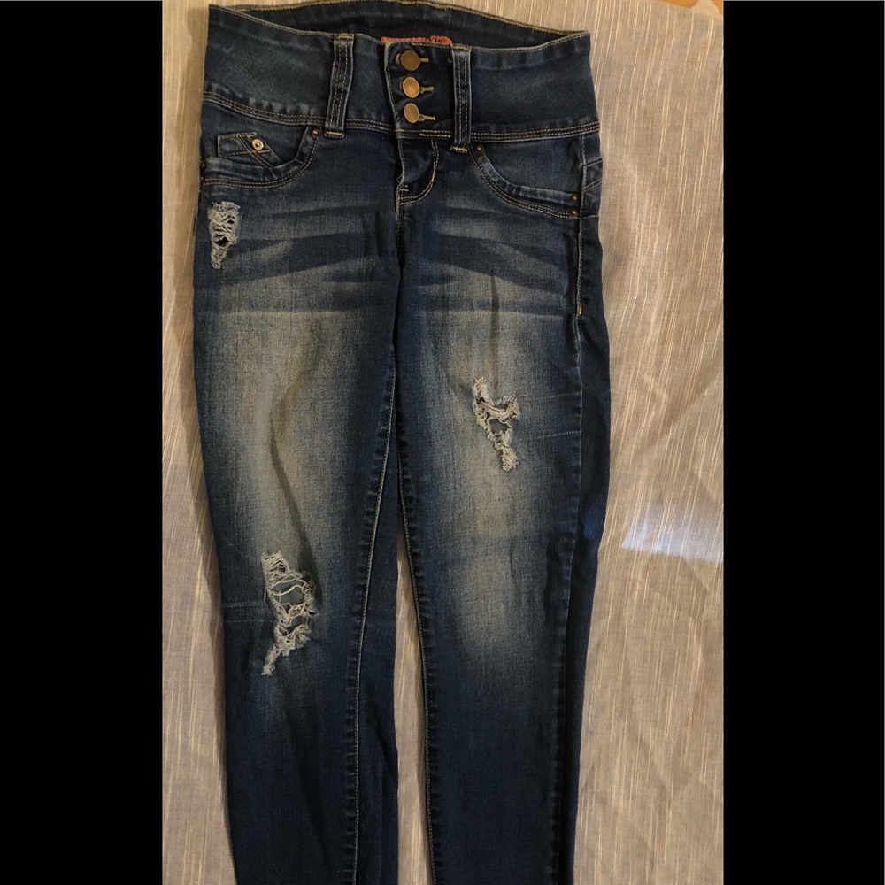 Junior Size 1 YMI Wanna Betta Butt? distressed jeans